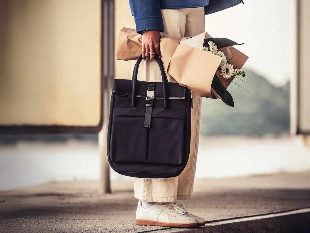 Grams(28) 704 Urban Folio Bag