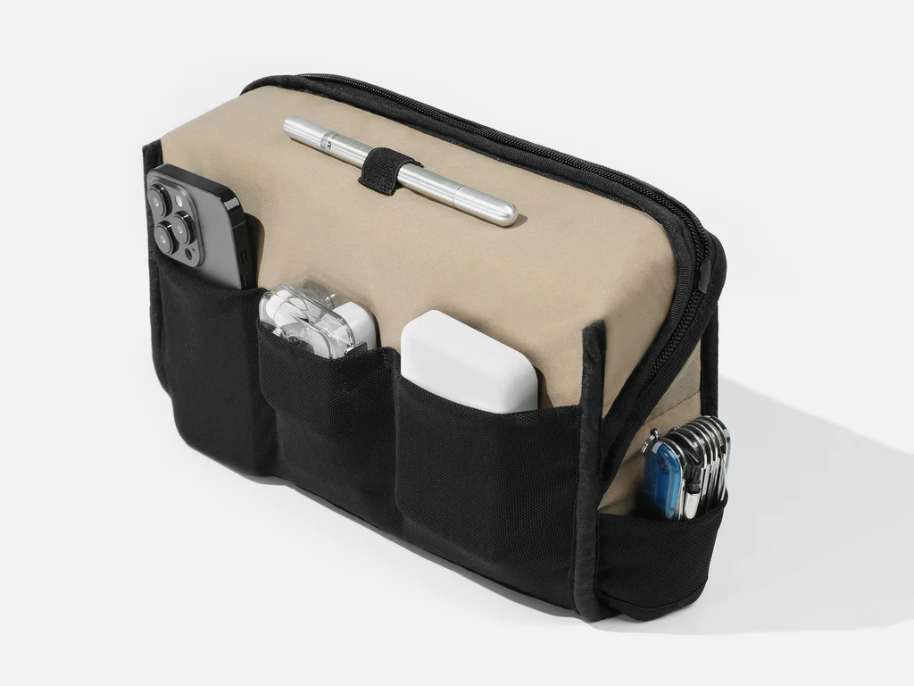 Grams(28) 156 City Sling Leather Bag