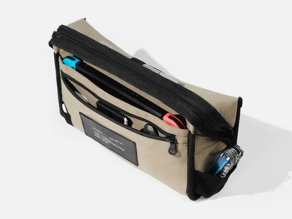 Grams(28) 156 City Sling Leather Bag