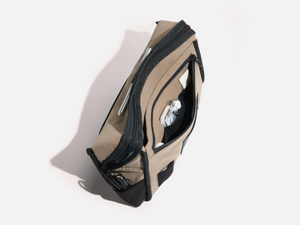 Grams(28) 156 City Sling Leather Bag