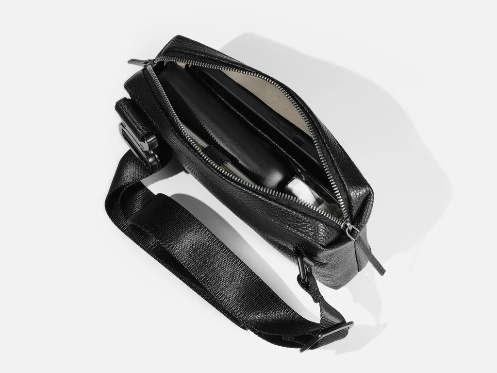 Grams(28) 157 Essential Sling Leather Bag