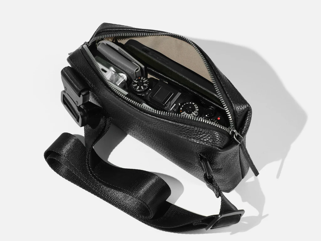 Grams(28) 157 Essential Sling Leather Bag