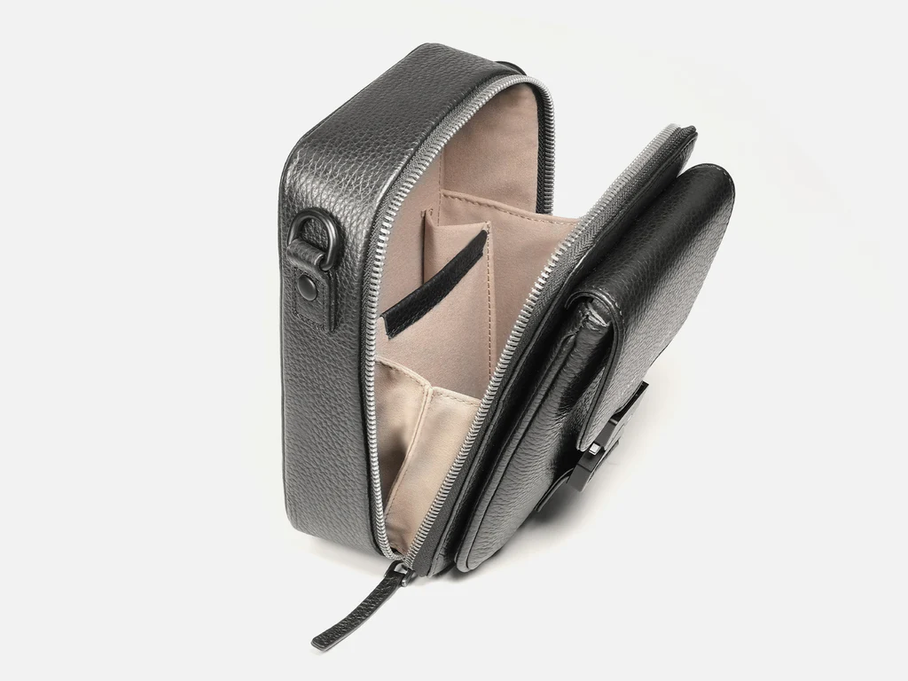 Grams(28) 173 Vertical Sling Leather Bag