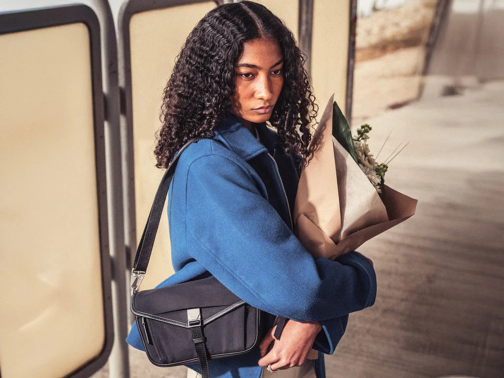 Grams(28) 703 Urban Bottle Sling