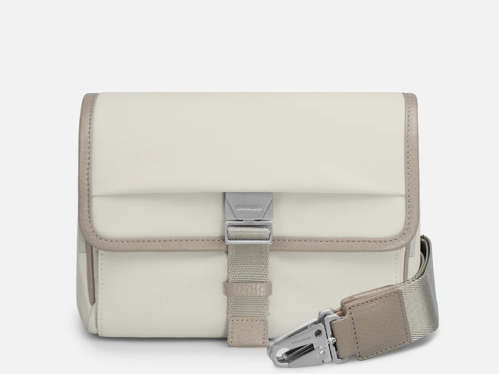 Grams(28) 702 Daily Sling Urban Pack