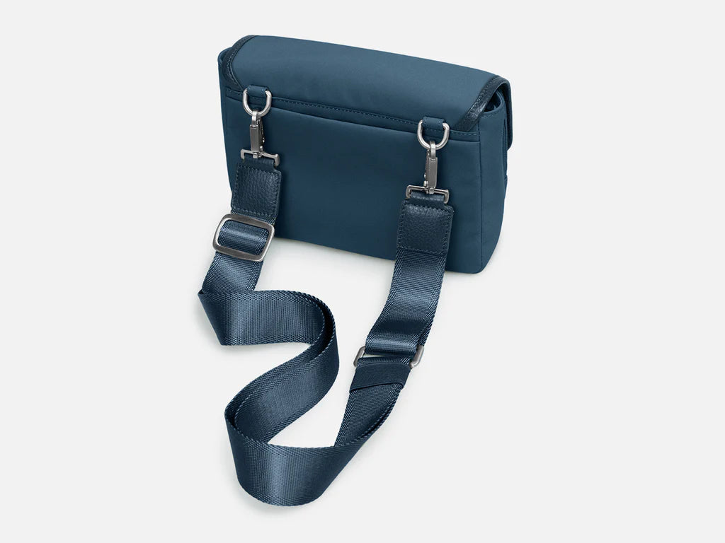 Grams(28) 702 Daily Sling Urban Pack