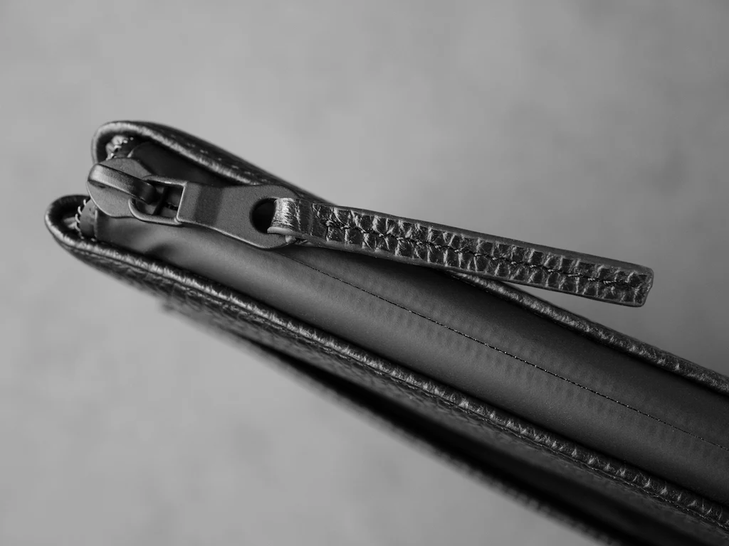 Grams(28) 118 Leather Folio for Macbook Air 15"/Pro 16"