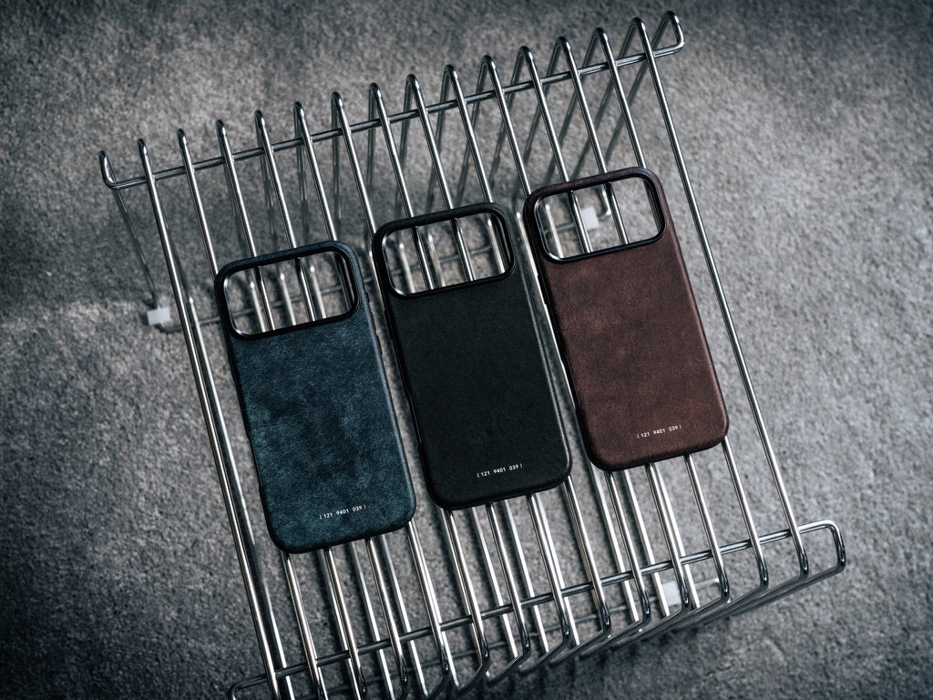 Grams(28) 121 MagSafe Leather Snowflake Case for iPhone 17 Pro Max