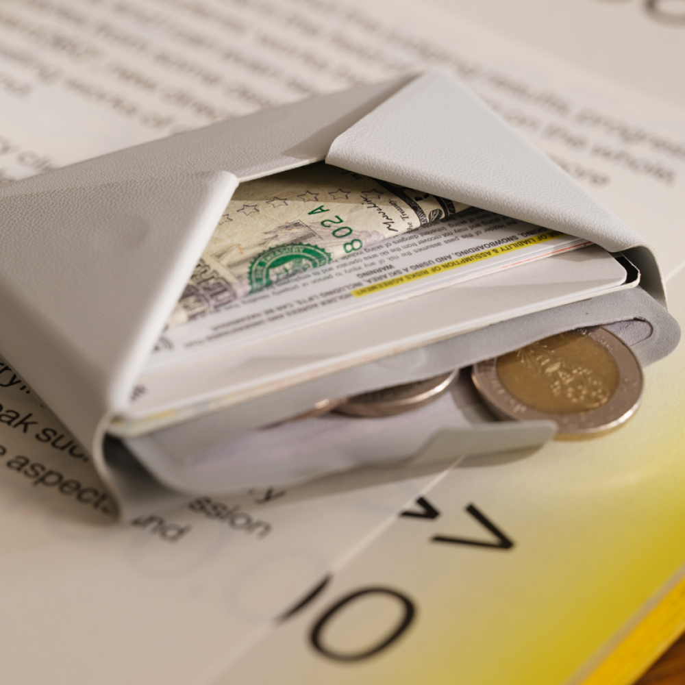 MOFT Snap Field Wallet with Stand/No Stand MOVAS™ (MagSafe Compatible)