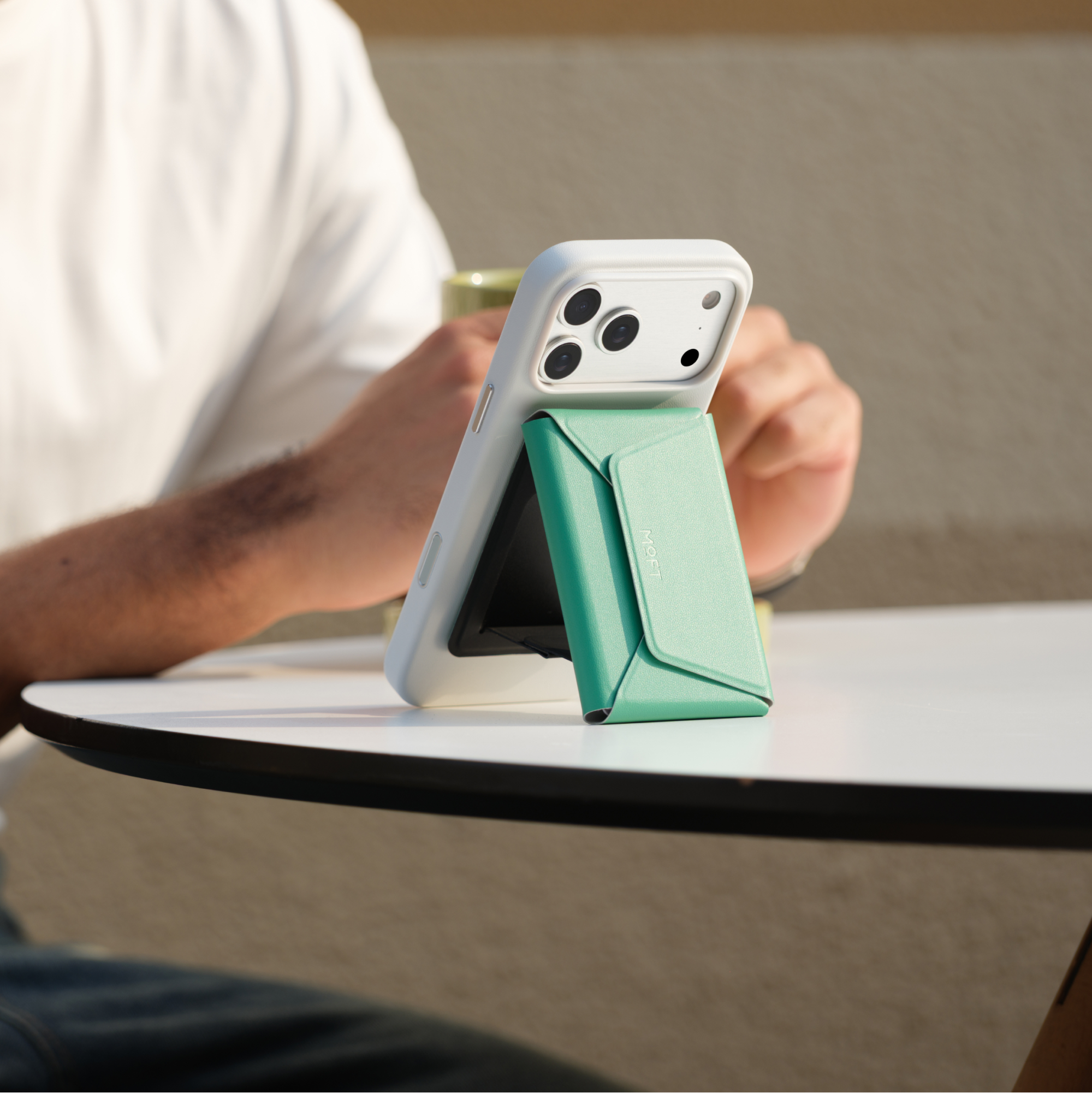 MOFT Snap Field Wallet with Stand/No Stand MOVAS™ (MagSafe Compatible)