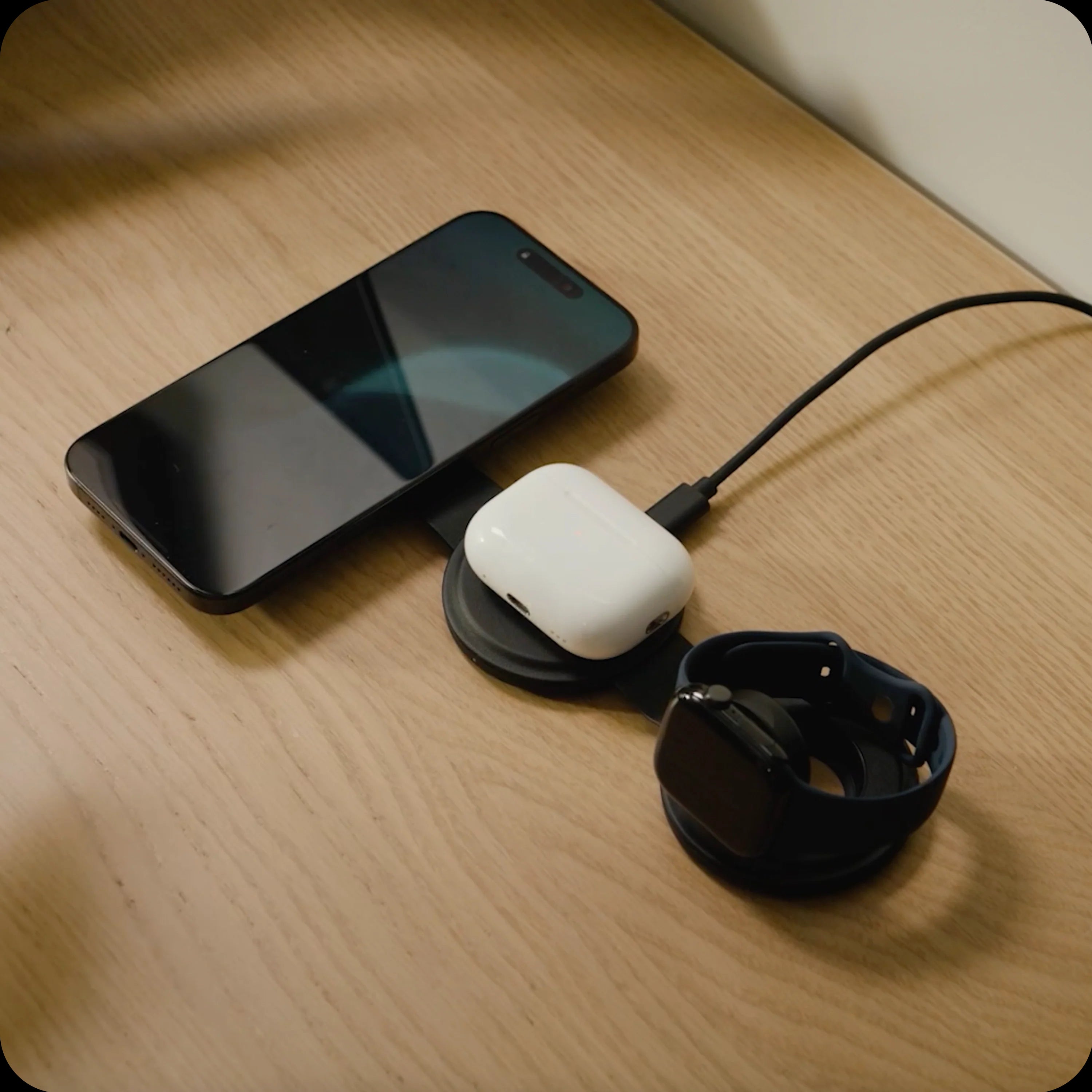 Satechi OnTheGo Qi2 3-in-1 Wireless Charger