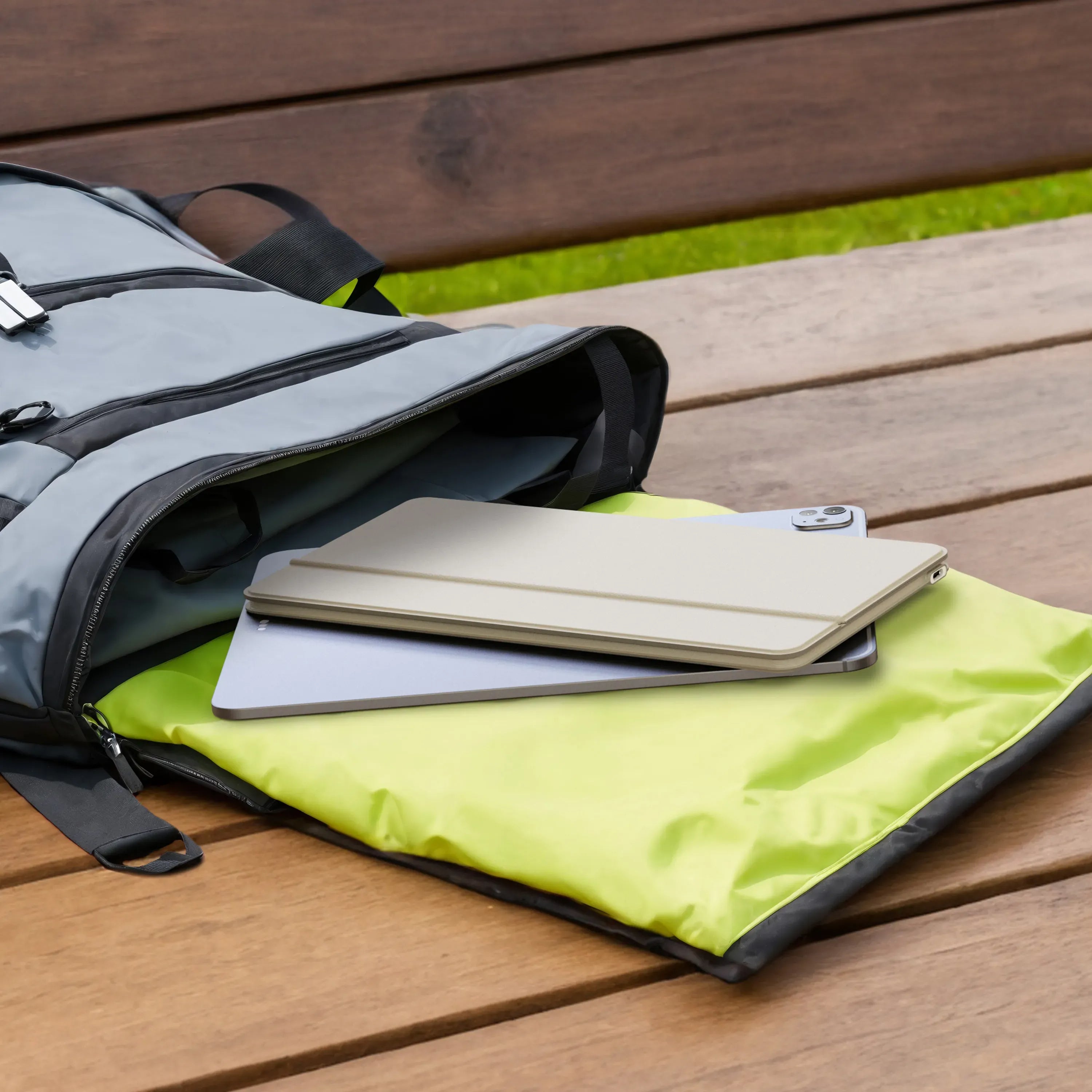 Satechi OntheGo™ Bluetooth Keyboard with Stand