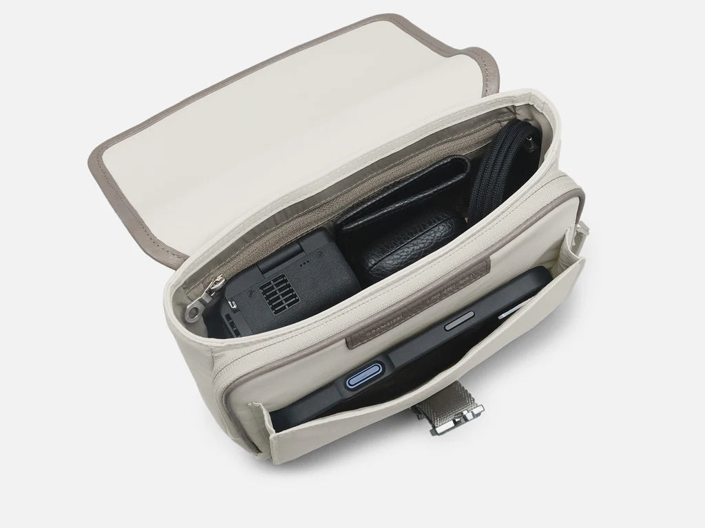Grams(28) 702 Daily Sling Urban Pack