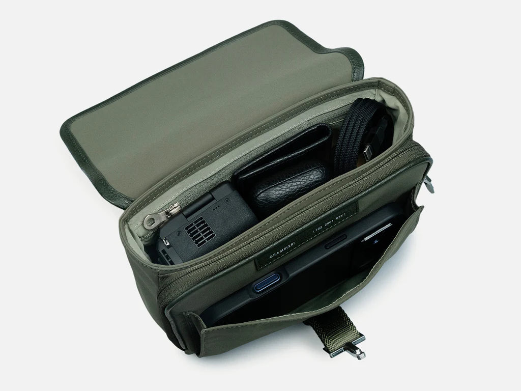Grams(28) 702 Daily Sling Urban Pack