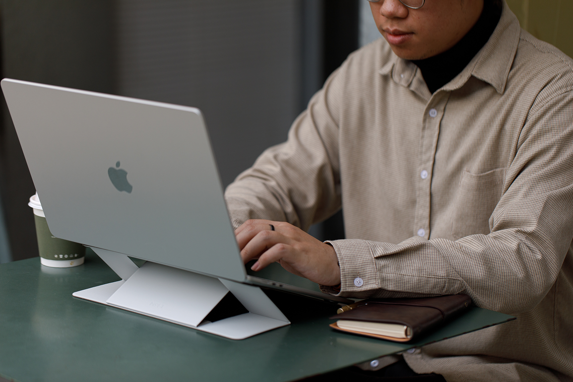 Moft Invisible Stand for Laptops & Tablets (Non-Adhesive), 7-11" Tablets & 11-14" Laptops / 13"+ Tablets & 15"+ Laptops