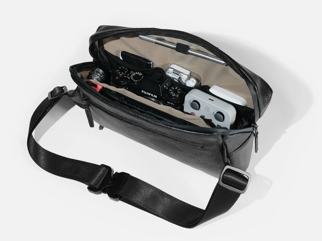 Grams(28) 156 City Sling Leather Bag