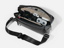 Load image into Gallery viewer, Grams(28) 156 City Sling Leather Bag
