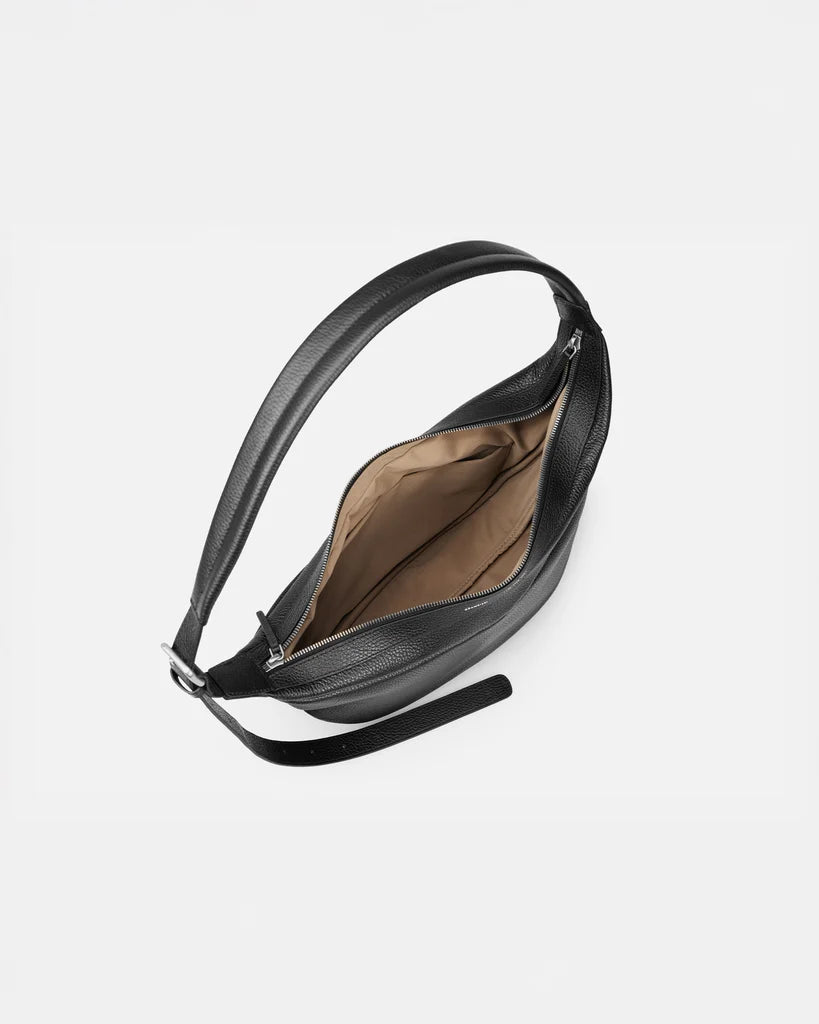 Grams(28) 192 Essential Half Moon Bag - Pebbled Black