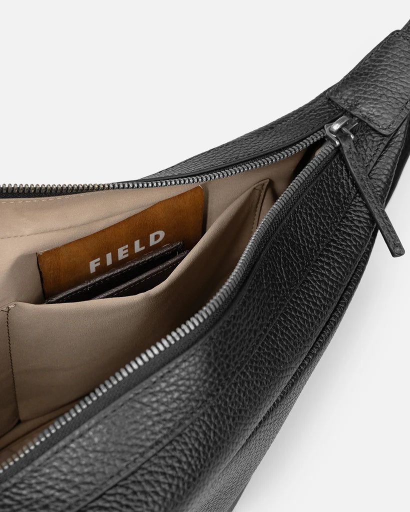 Grams(28) 192 Essential Half Moon Bag - Pebbled Black