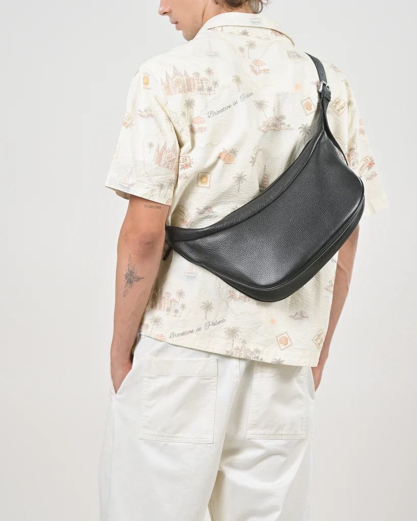 Grams(28) 192 Essential Half Moon Bag - Pebbled Black