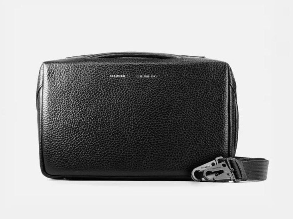 Grams(28) 132 Essential Case Pro - Pebbled Black