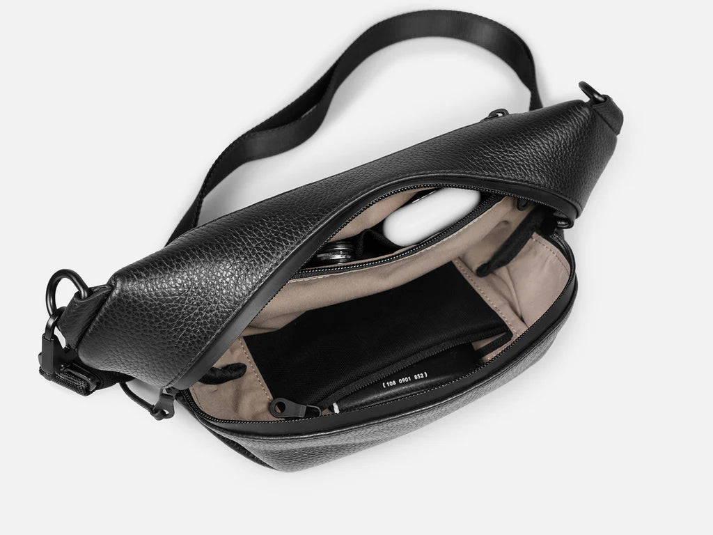 Grams(28) 175 Moon Bag - Pebbled Black