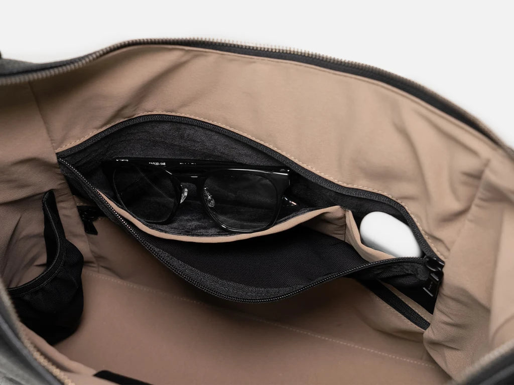 Grams(28) 193 Hobo Bag - Pebbled Black
