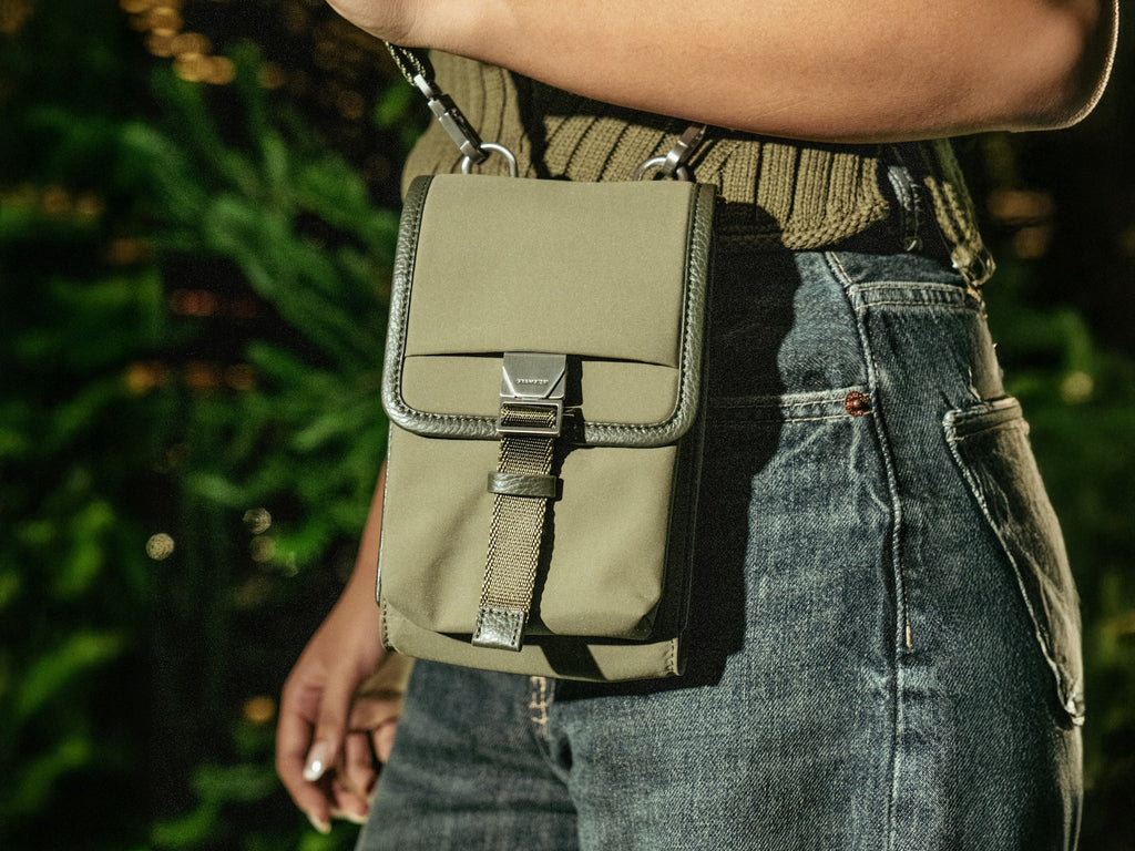 Grams(28) 701 Urban Phone Sling