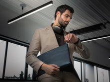 Load image into Gallery viewer, Grams(28) 114 Leather Folio for Macbook Air/Pro 13&quot;
