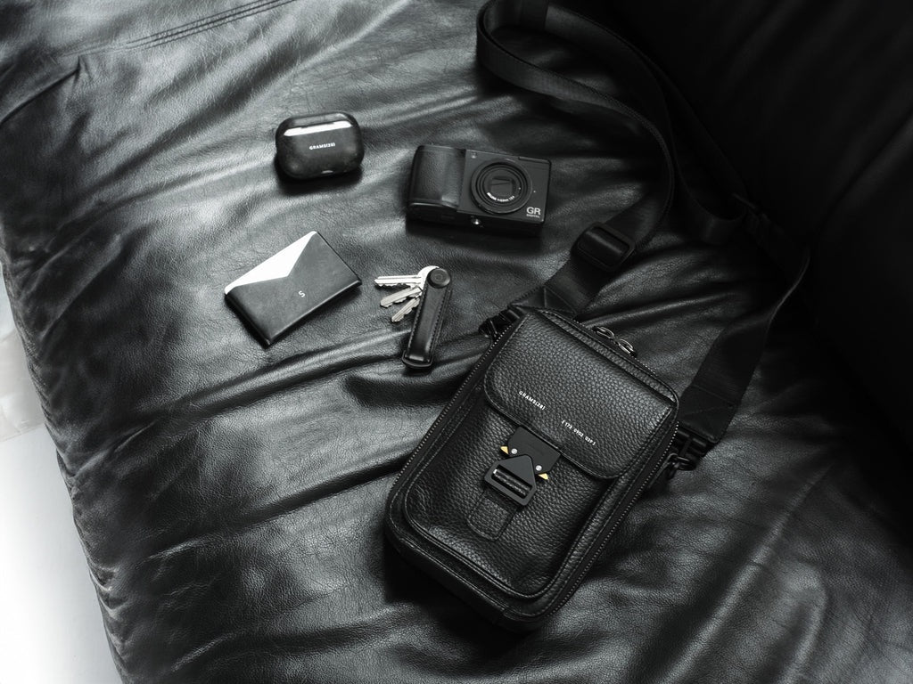 Grams(28) 173 Vertical Sling Leather Bag