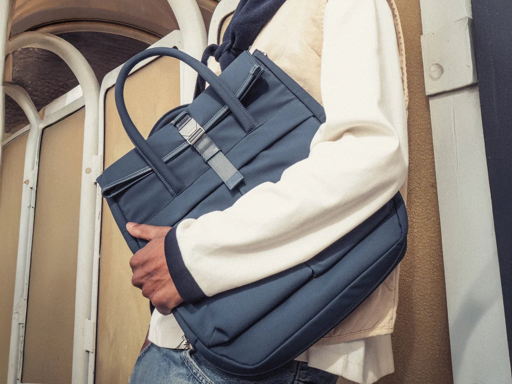 Grams(28) 704 Urban Folio Bag