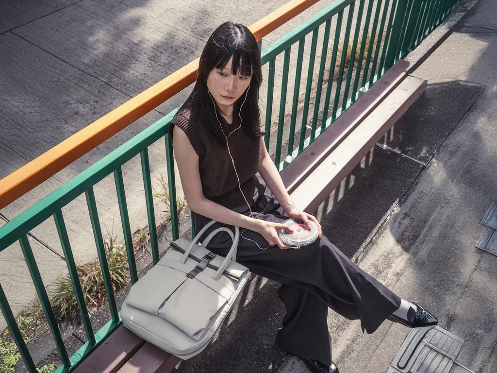 Grams(28) 704 Urban Folio Bag