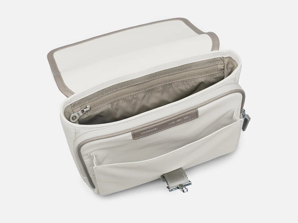 Grams(28) 702 Daily Sling Urban Pack
