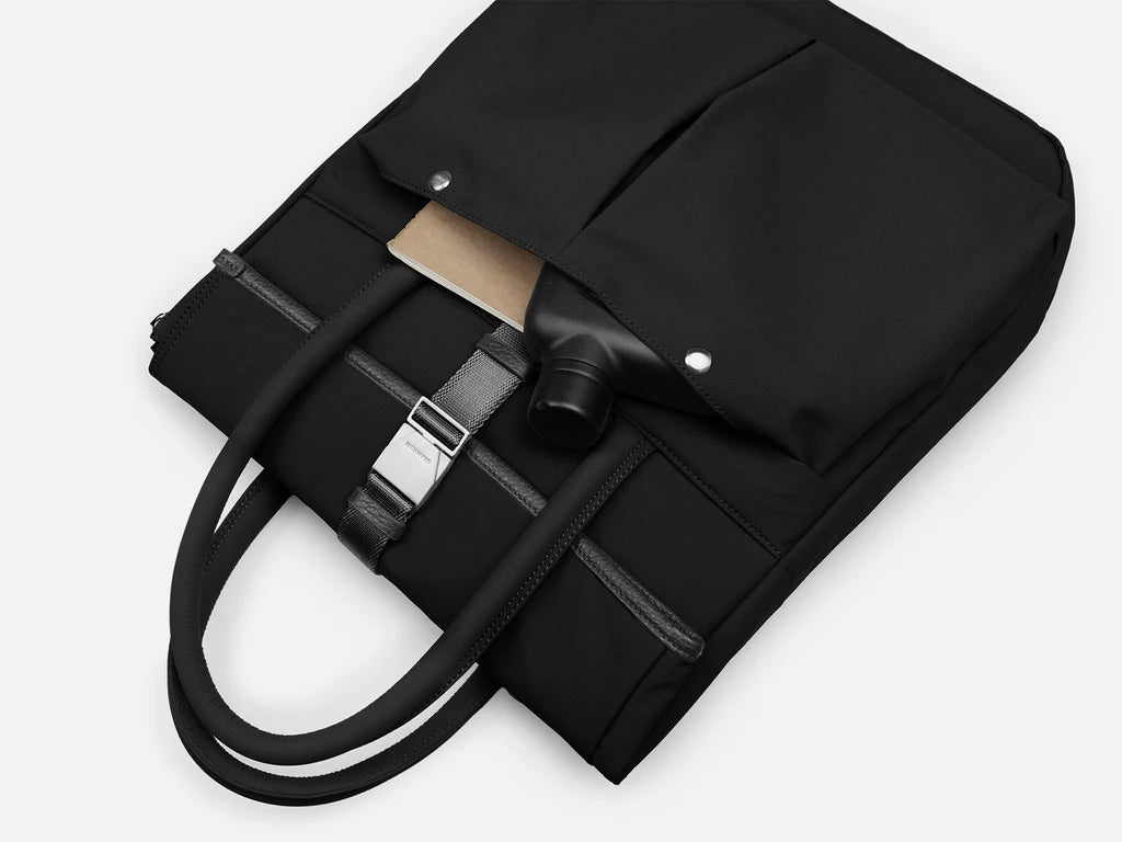 Grams(28) 704 Urban Folio Bag