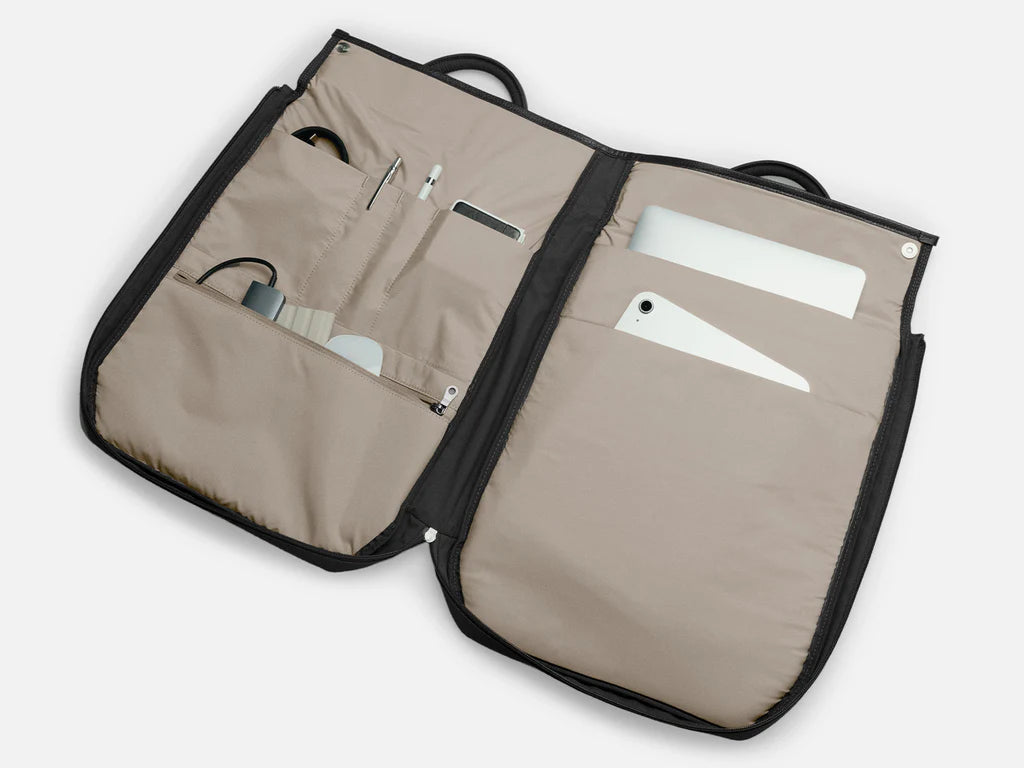 Grams(28) 704 Urban Folio Bag