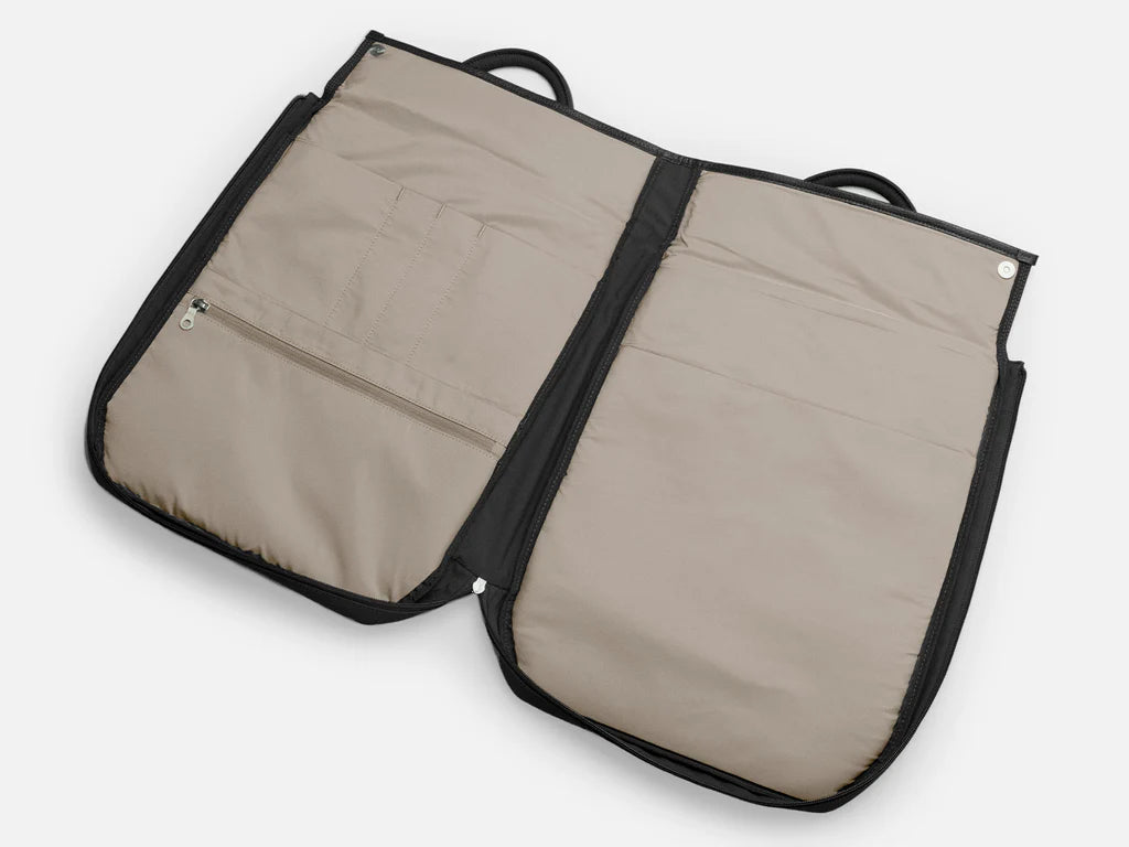 Grams(28) 704 Urban Folio Bag