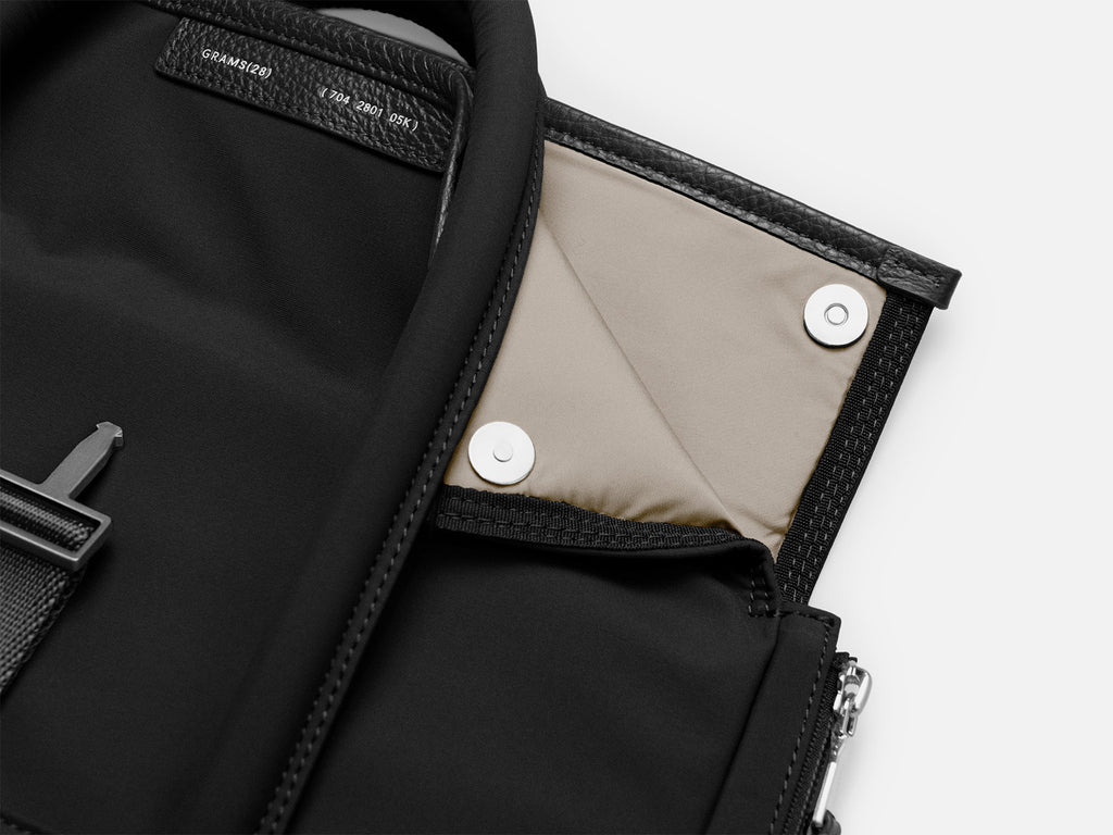 Grams(28) 704 Urban Folio Bag